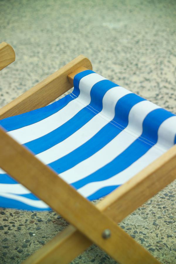 Top Five Reasons Fat People Hate: Beach Chairs